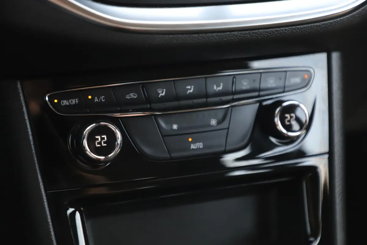 1.2 Business Elegance 110PK Sportstoelen Navigatie Achteruitrijcamera Clima Cruise Carplay Android PDC
