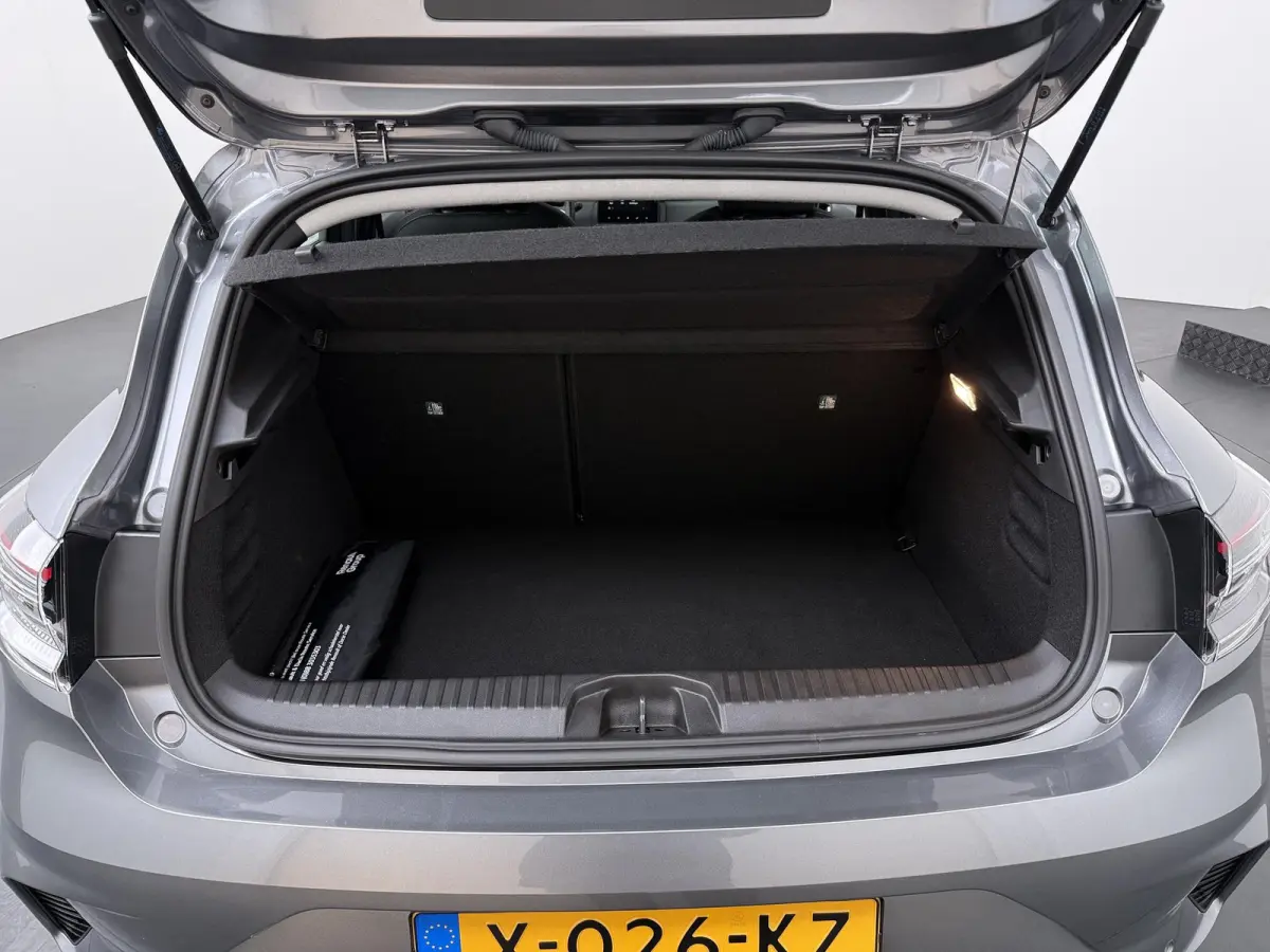E-Tech full hybrid 145 evolution | Achteruitrijcamera | Navigatie |
