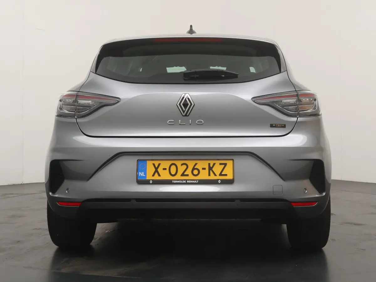 E-Tech full hybrid 145 evolution | Achteruitrijcamera | Navigatie |