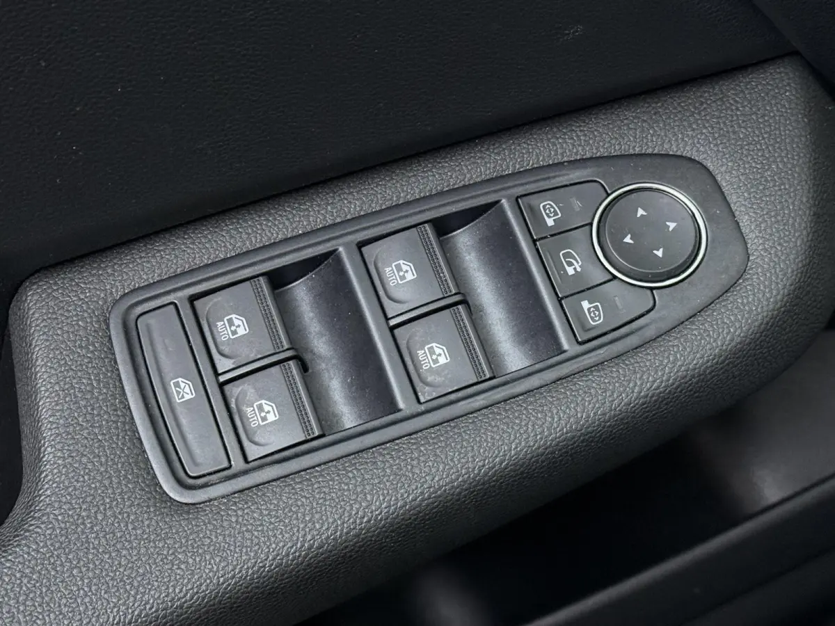 E-Tech full hybrid 145 evolution | Achteruitrijcamera | Navigatie |