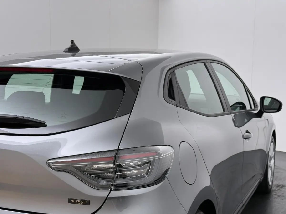 E-Tech full hybrid 145 evolution | Achteruitrijcamera | Navigatie |