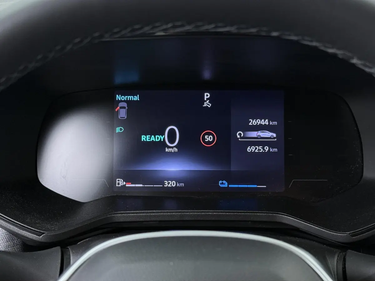 E-Tech full hybrid 145 evolution | Achteruitrijcamera | Navigatie |