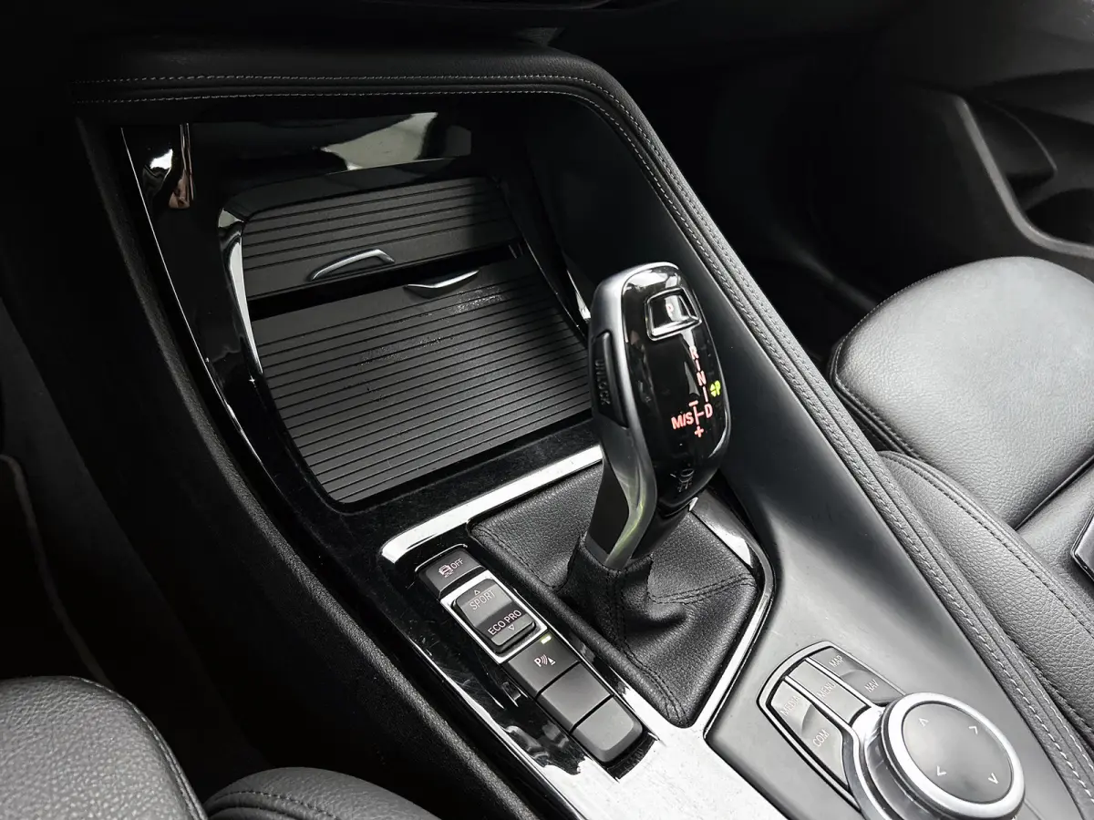 SDrive18i Executive Edition (GROOT-NAVIGATIE, STOELVERWARMING, CAMERA, PDC, DEALER ONDERHOUDEN, LED,