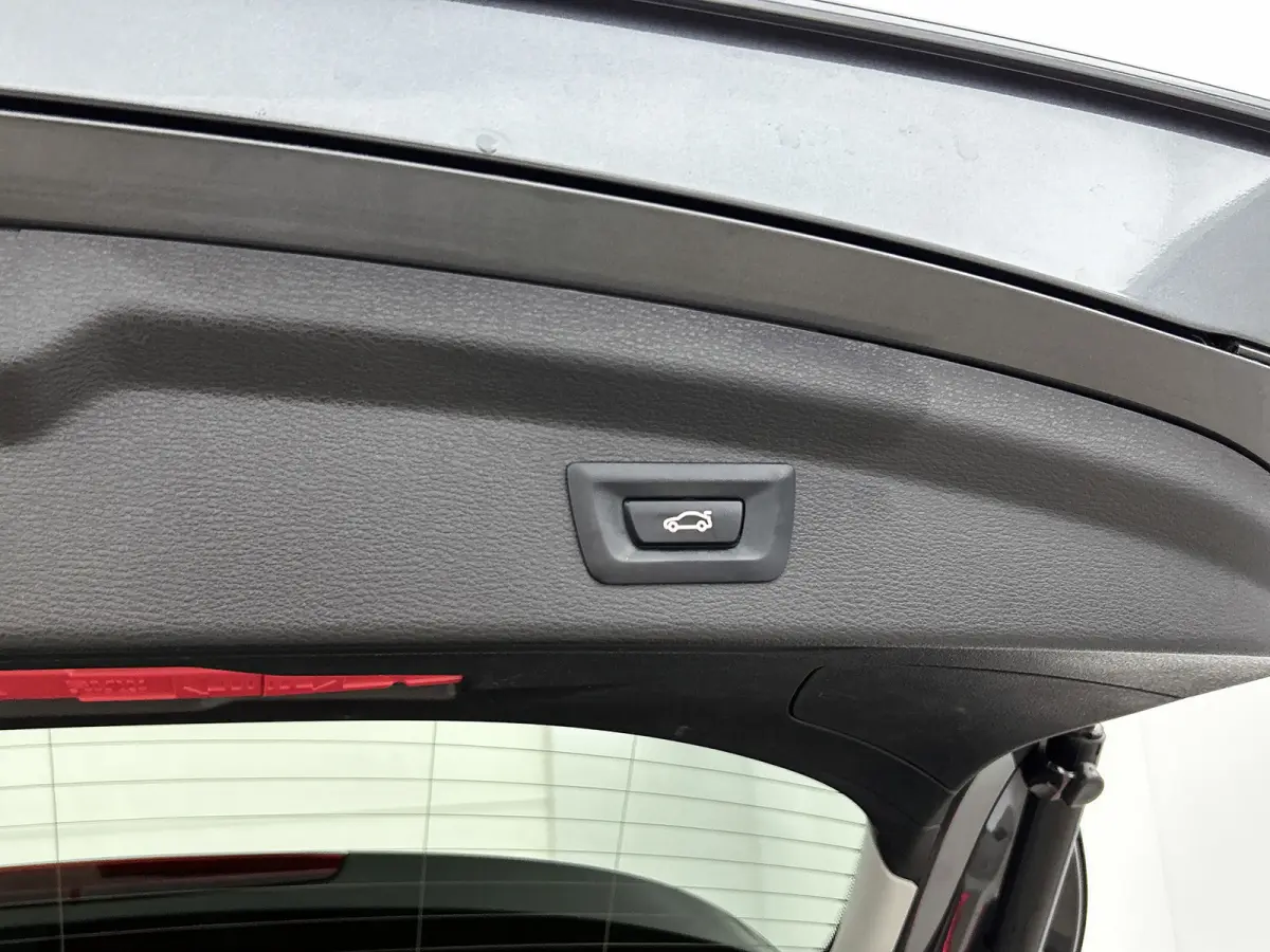 SDrive18i Executive Edition (GROOT-NAVIGATIE, STOELVERWARMING, CAMERA, PDC, DEALER ONDERHOUDEN, LED,