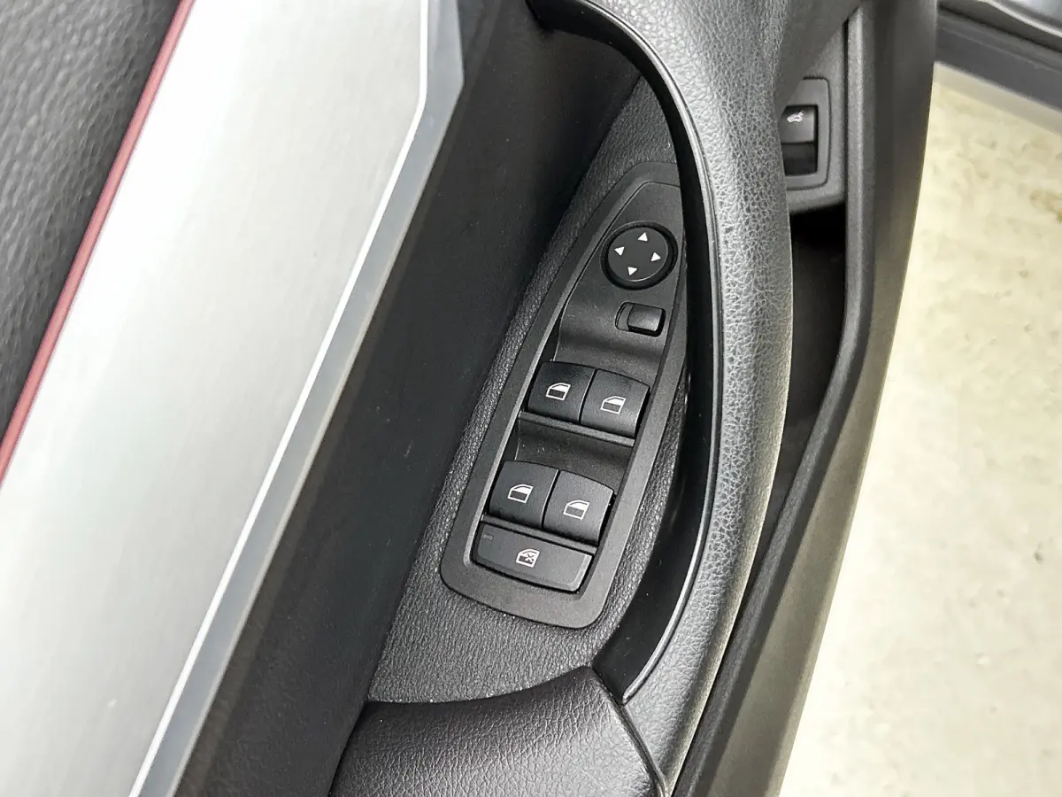 SDrive18i Executive Edition (GROOT-NAVIGATIE, STOELVERWARMING, CAMERA, PDC, DEALER ONDERHOUDEN, LED,