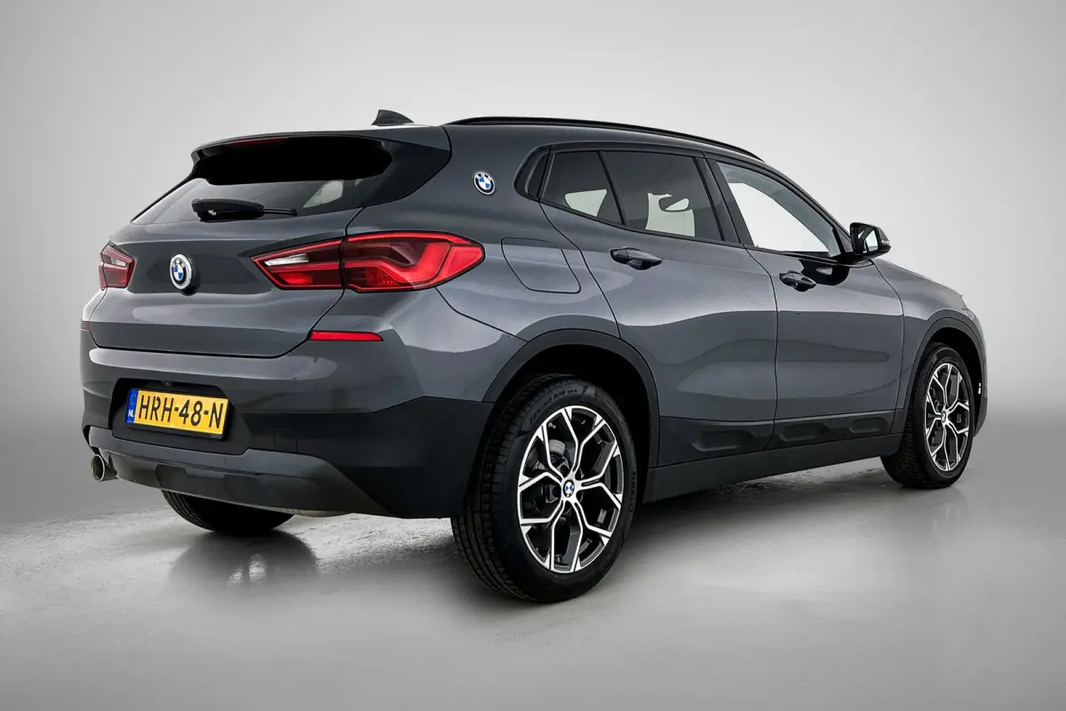 SDrive18i Executive Edition (GROOT-NAVIGATIE, STOELVERWARMING, CAMERA, PDC, DEALER ONDERHOUDEN, LED,