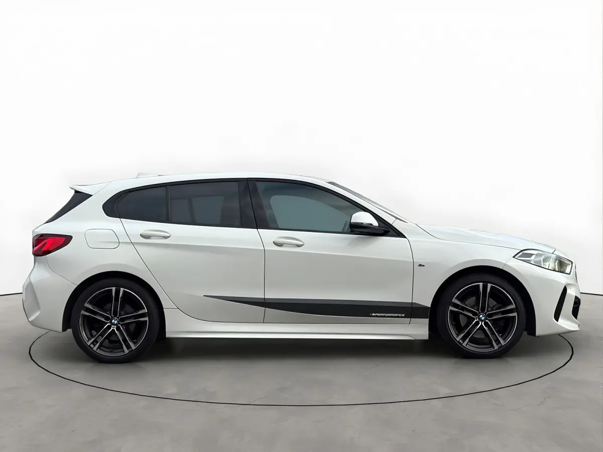 118i 140PK M-Sport Performance Pano Schaalstoelen 19''