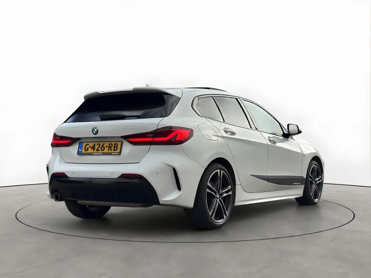 118i 140PK M-Sport Performance Pano Schaalstoelen 19''