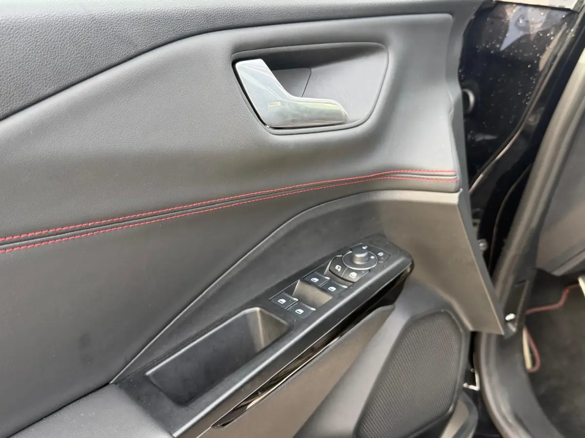 1.0 EcoBoost | WINTERPACK | PANORAMADAK | 155 PK! | TREKHAAK AFNEEMBAAR | ELEK. ACHTERKLEP