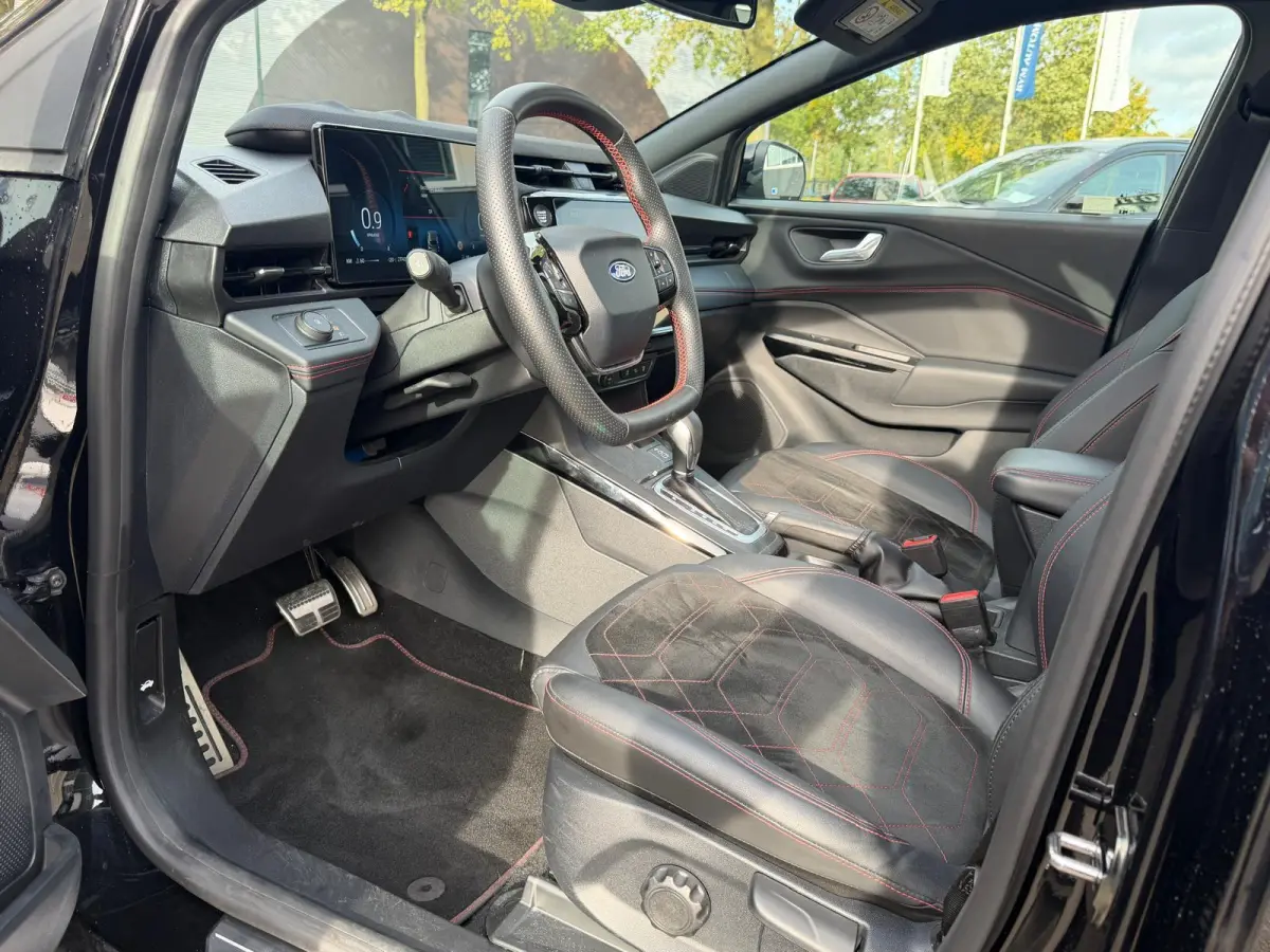 1.0 EcoBoost | WINTERPACK | PANORAMADAK | 155 PK! | TREKHAAK AFNEEMBAAR | ELEK. ACHTERKLEP