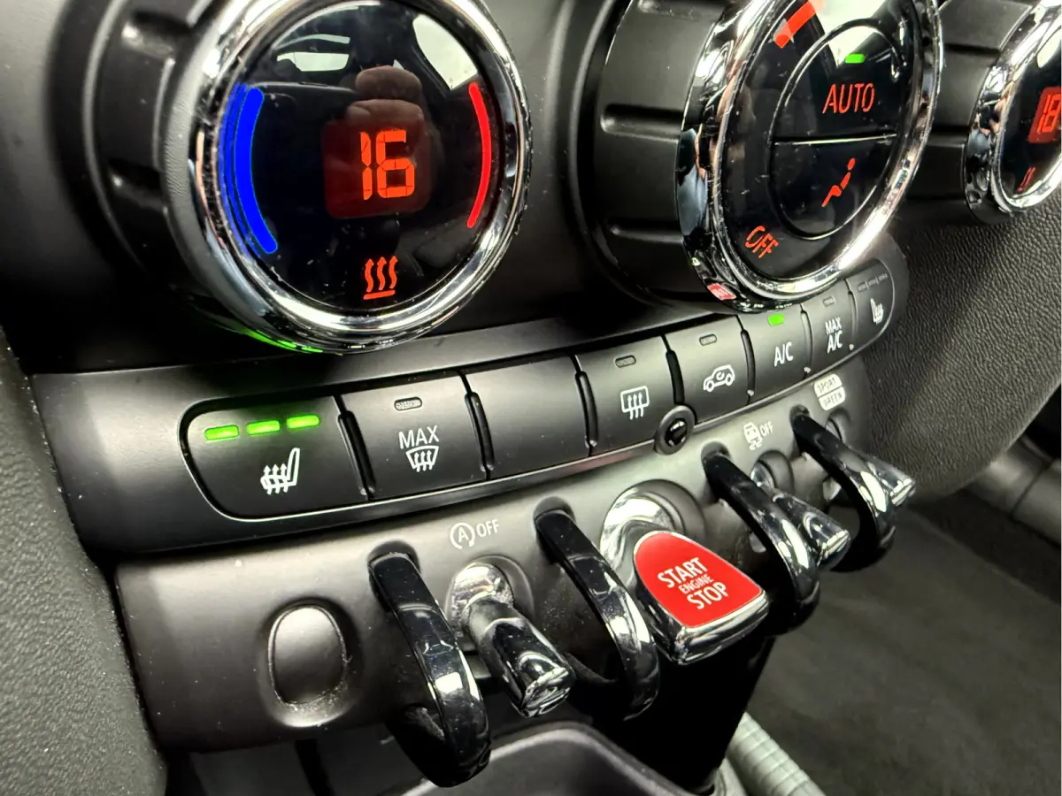 1.5 Cooper Business Edition Panoramadak, Camera, Stoelverwarming, 17''Lmv