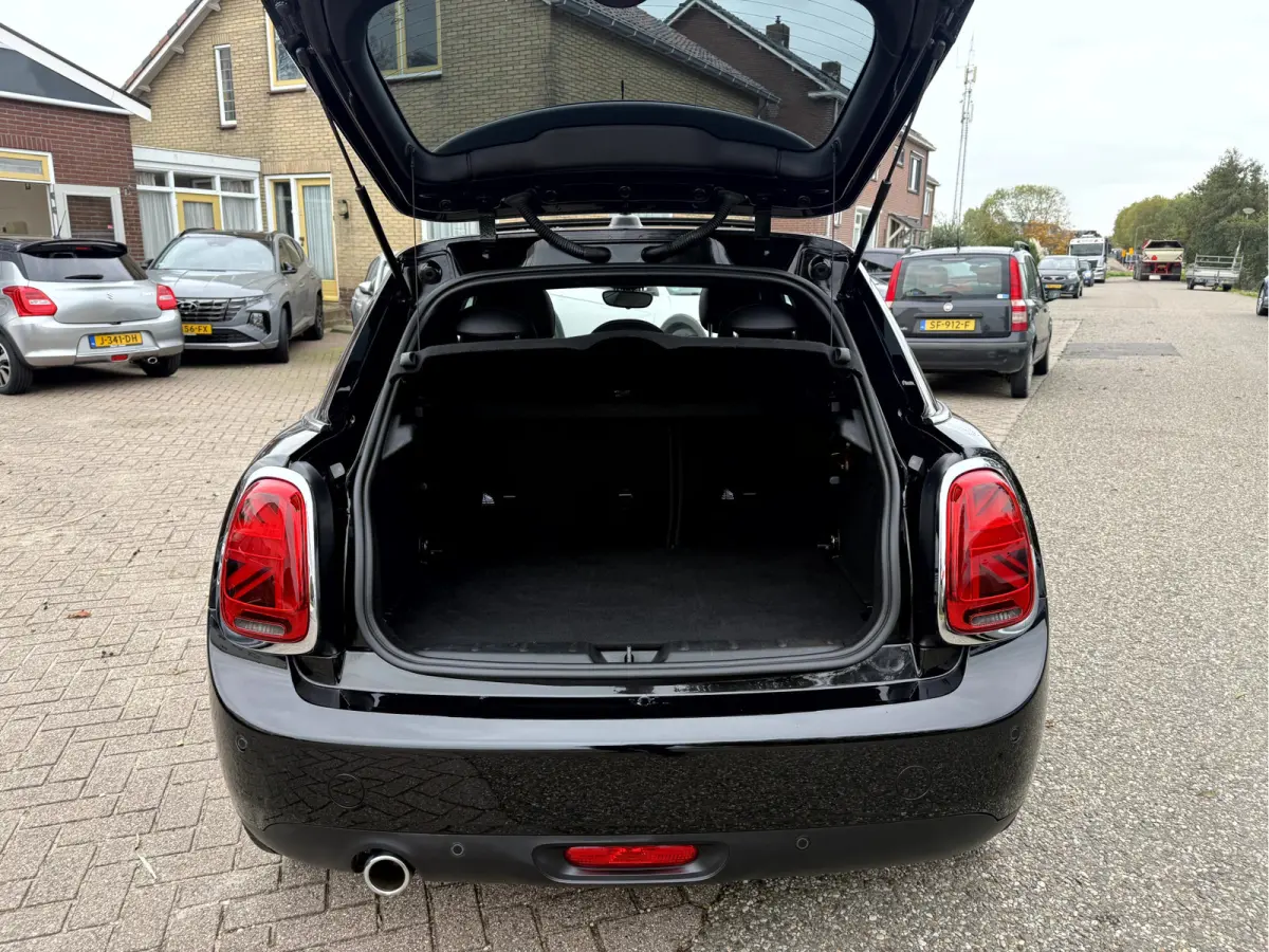 1.5 Cooper Business Edition Panoramadak, Camera, Stoelverwarming, 17''Lmv