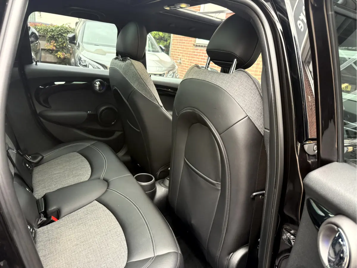 1.5 Cooper Business Edition Panoramadak, Camera, Stoelverwarming, 17''Lmv