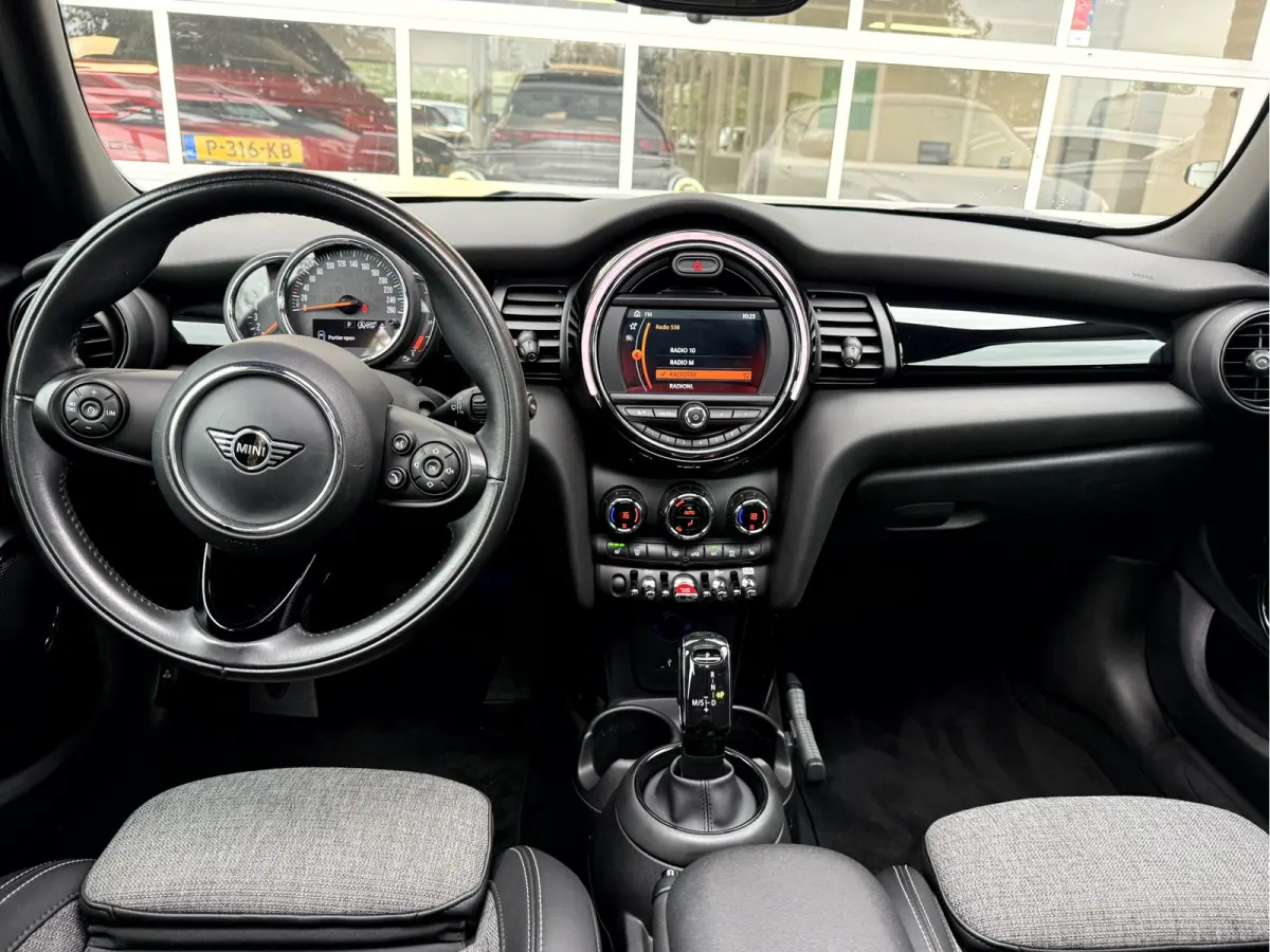 1.5 Cooper Business Edition Panoramadak, Camera, Stoelverwarming, 17''Lmv