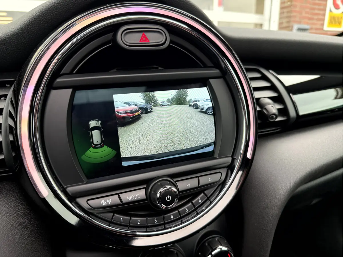 1.5 Cooper Business Edition Panoramadak, Camera, Stoelverwarming, 17''Lmv