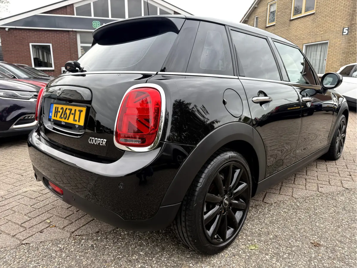 1.5 Cooper Business Edition Panoramadak, Camera, Stoelverwarming, 17''Lmv