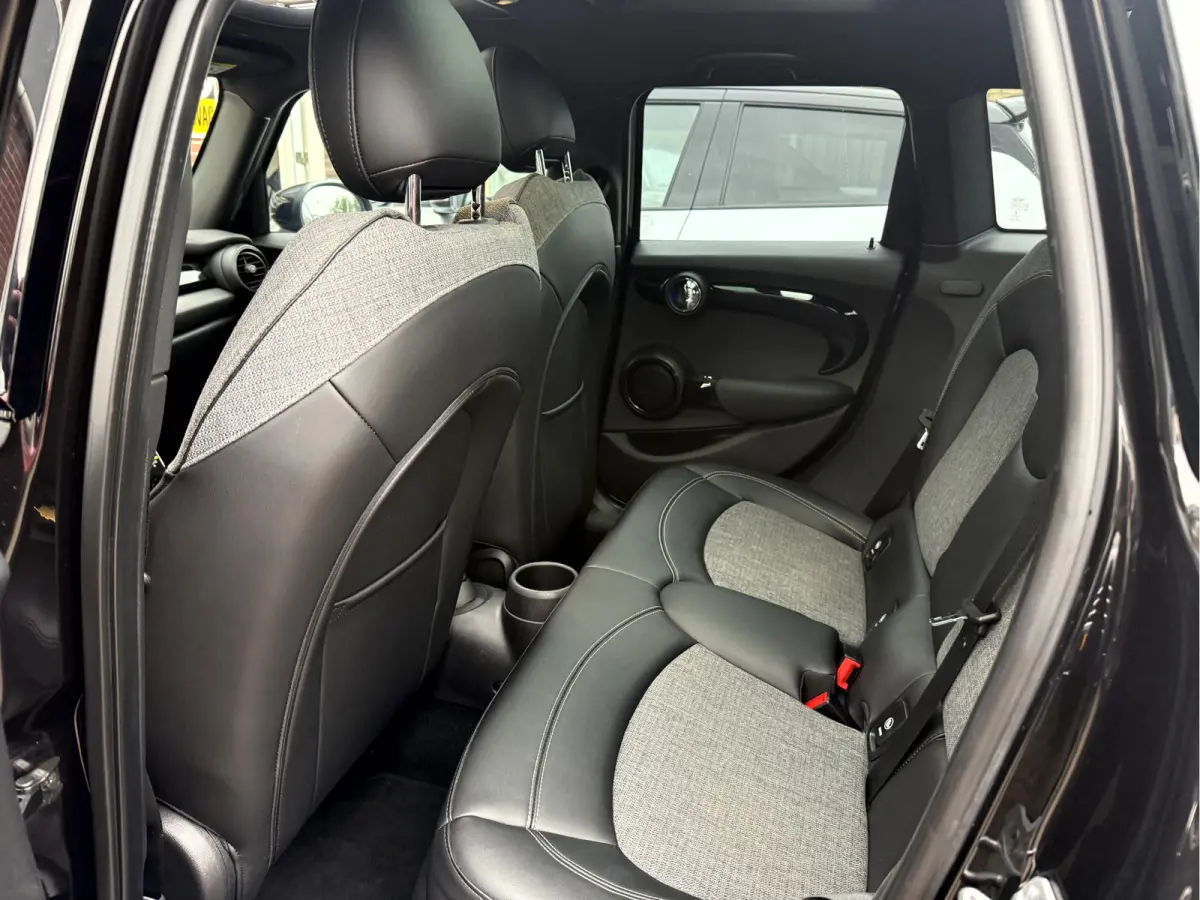 1.5 Cooper Business Edition Panoramadak, Camera, Stoelverwarming, 17''Lmv