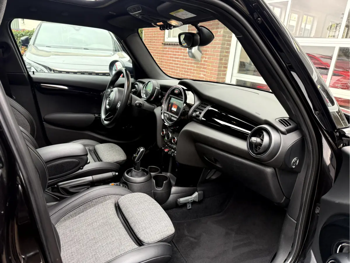 1.5 Cooper Business Edition Panoramadak, Camera, Stoelverwarming, 17''Lmv