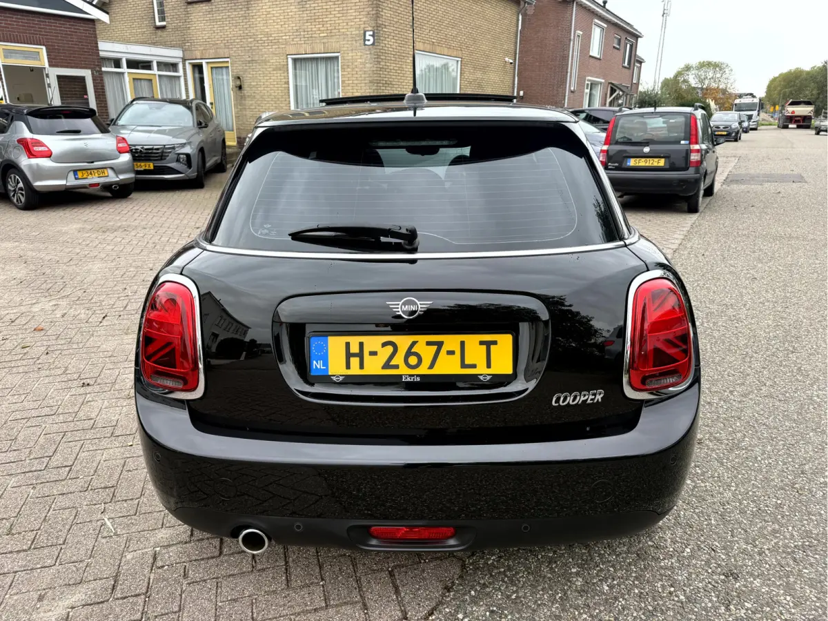 1.5 Cooper Business Edition Panoramadak, Camera, Stoelverwarming, 17''Lmv