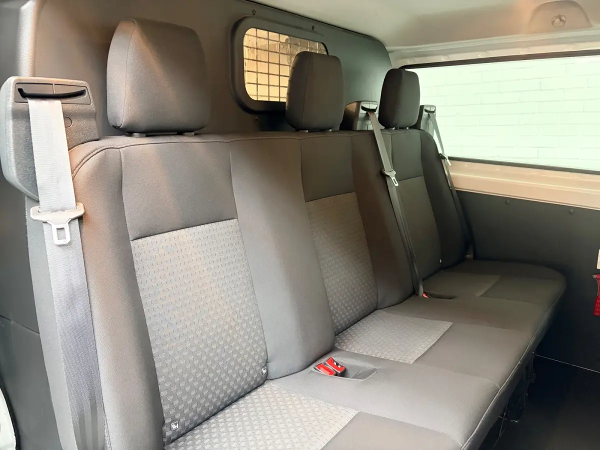 Dubbel Cabine 320 2.0 TDCI 130pk euro6 L2H1 Trend 5 persoons, Airco, Navigatie, Trekhaak 2800kg, RIJKLAARPRIJS