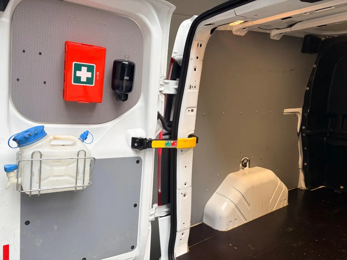 Dubbel Cabine 320 2.0 TDCI 130pk euro6 L2H1 Trend 5 persoons, Airco, Navigatie, Trekhaak 2800kg, RIJKLAARPRIJS