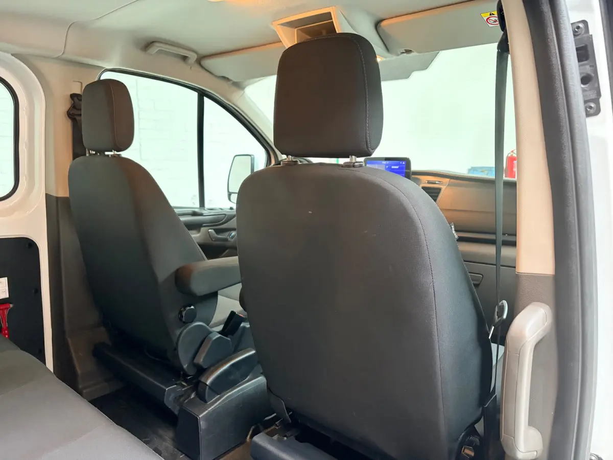 Dubbel Cabine 320 2.0 TDCI 130pk euro6 L2H1 Trend 5 persoons, Airco, Navigatie, Trekhaak 2800kg, RIJKLAARPRIJS