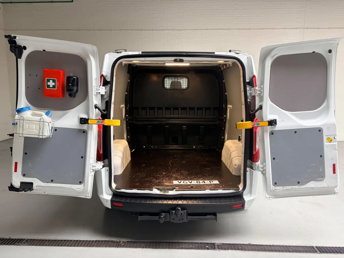Dubbel Cabine 320 2.0 TDCI 130pk euro6 L2H1 Trend 5 persoons, Airco, Navigatie, Trekhaak 2800kg, RIJKLAARPRIJS