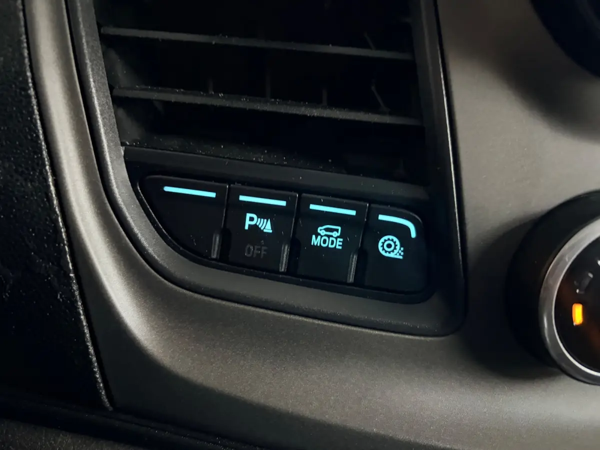 Dubbel Cabine 320 2.0 TDCI 130pk euro6 L2H1 Trend 5 persoons, Airco, Navigatie, Trekhaak 2800kg, RIJKLAARPRIJS