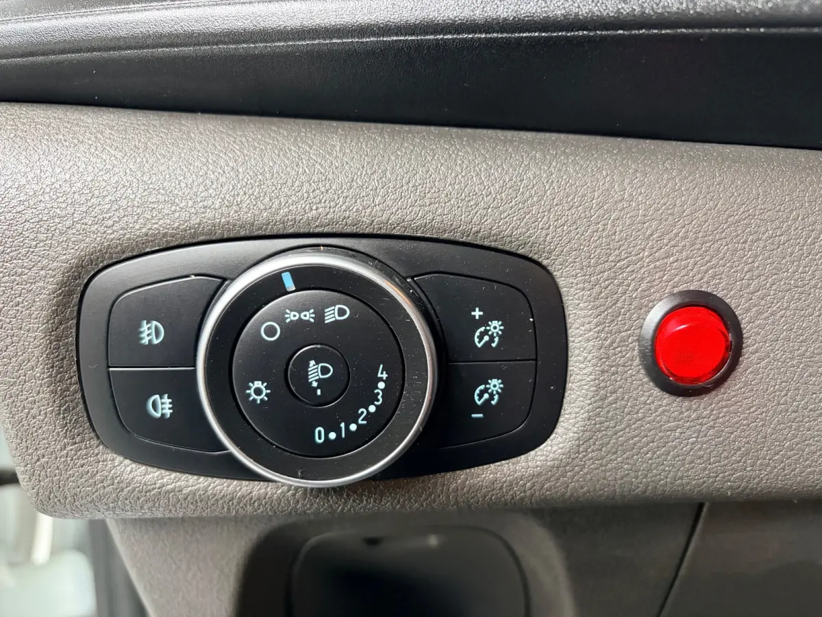 Dubbel Cabine 320 2.0 TDCI 130pk euro6 L2H1 Trend 5 persoons, Airco, Navigatie, Trekhaak 2800kg, RIJKLAARPRIJS