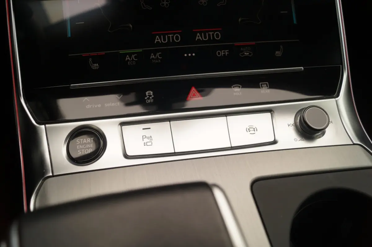55 TFSI e PHEV Quattro S-line Competition -LEER-PANO-HUD-