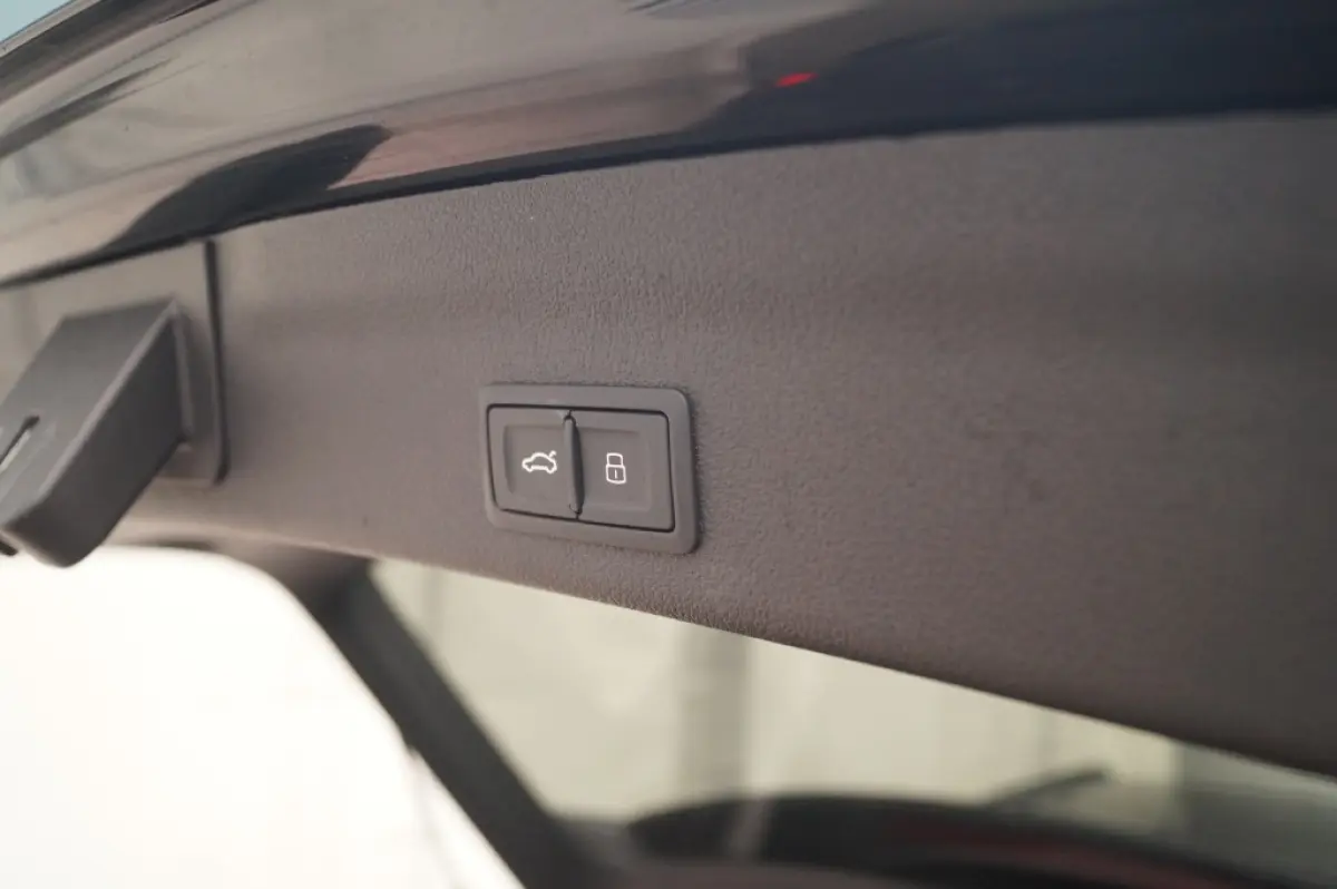 55 TFSI e PHEV Quattro S-line Competition -LEER-PANO-HUD-