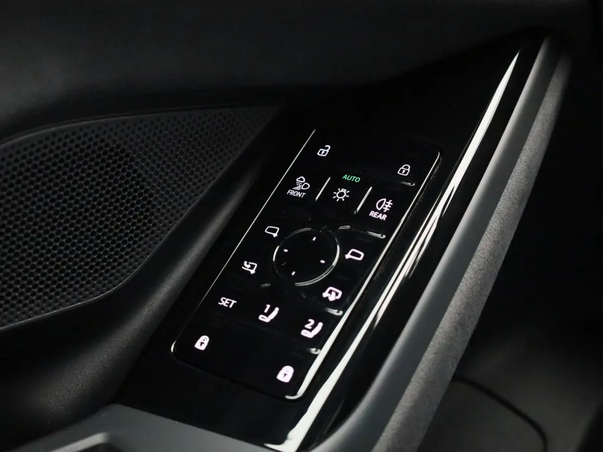 edition performance 100 kWh 367 PK | Adaptive cruise control | Bang & Olufsen sound system | Luchtvering | 360 graden camera | Verwarmbaar stuurwiel | Head-up display | Stoelverwarming voor 