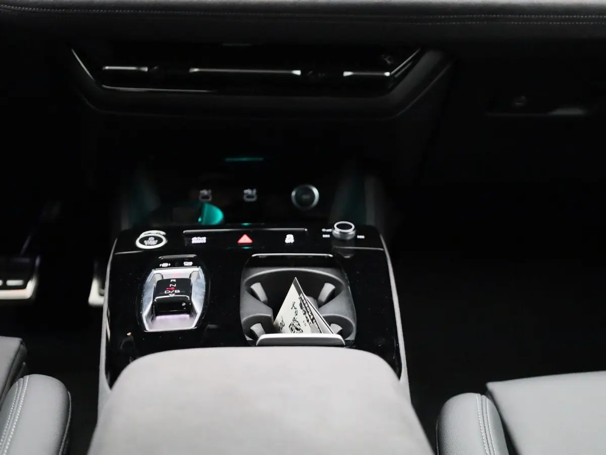 edition performance 100 kWh 367 PK | Adaptive cruise control | Bang & Olufsen sound system | Luchtvering | 360 graden camera | Verwarmbaar stuurwiel | Head-up display | Stoelverwarming voor 