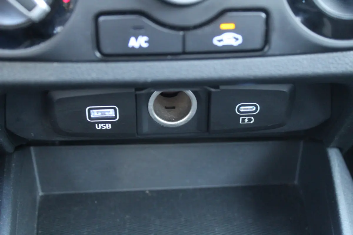 1.0 Comfort Smart l Cruise Control l Lane Assist l Achteruitrijcamera l Airco l DAB l Apple Carplay/ Android Auto