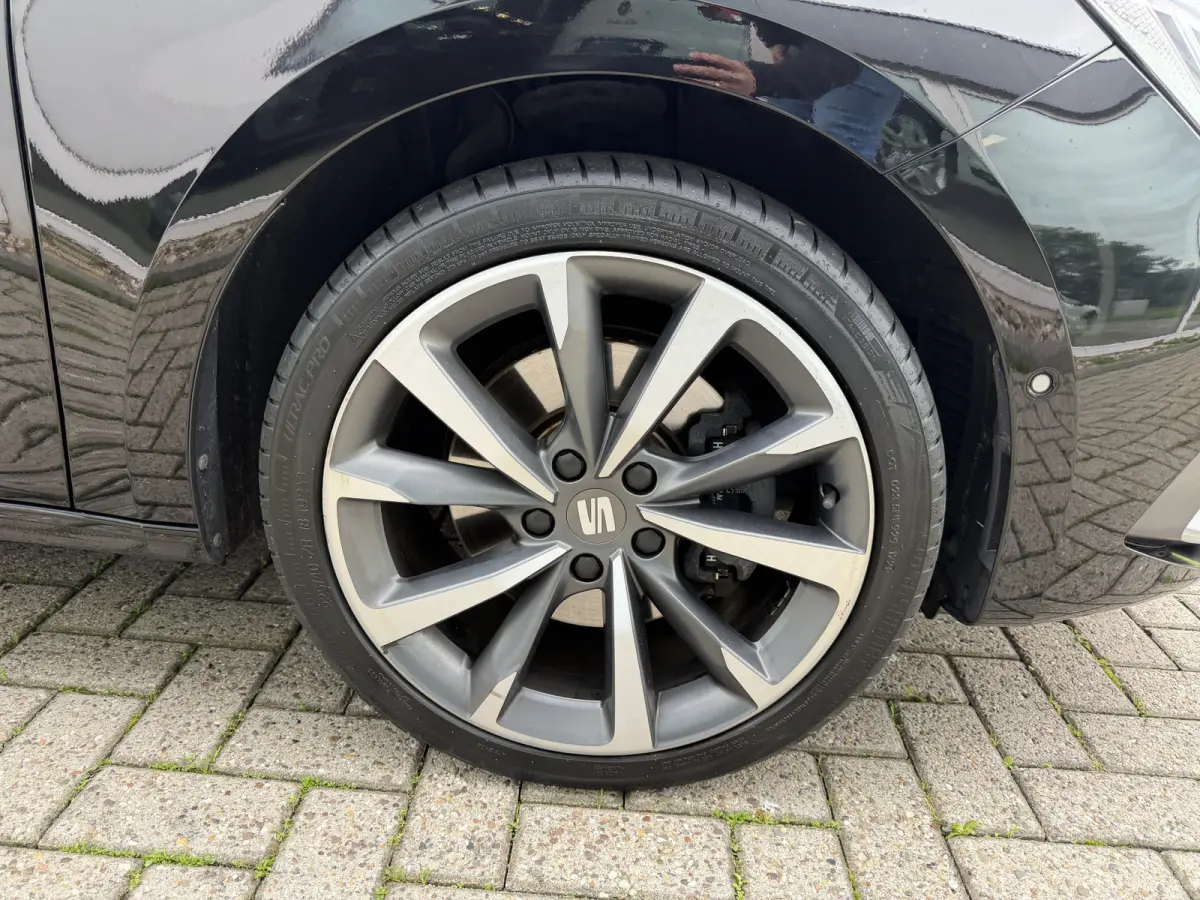 1.4 TSI eHybrid PHEV FR Business Intense PANO | Camera