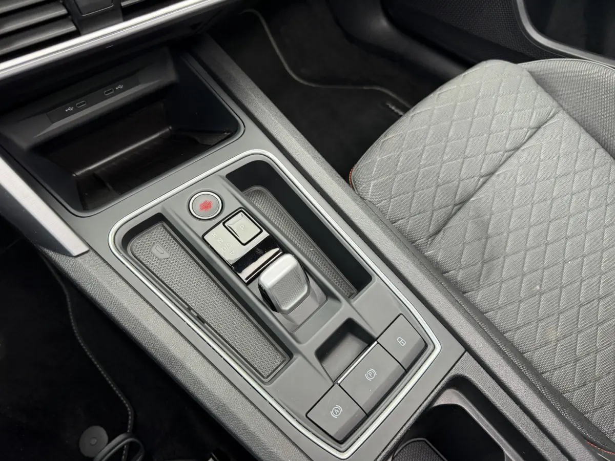 1.4 TSI eHybrid PHEV FR Business Intense PANO | Camera