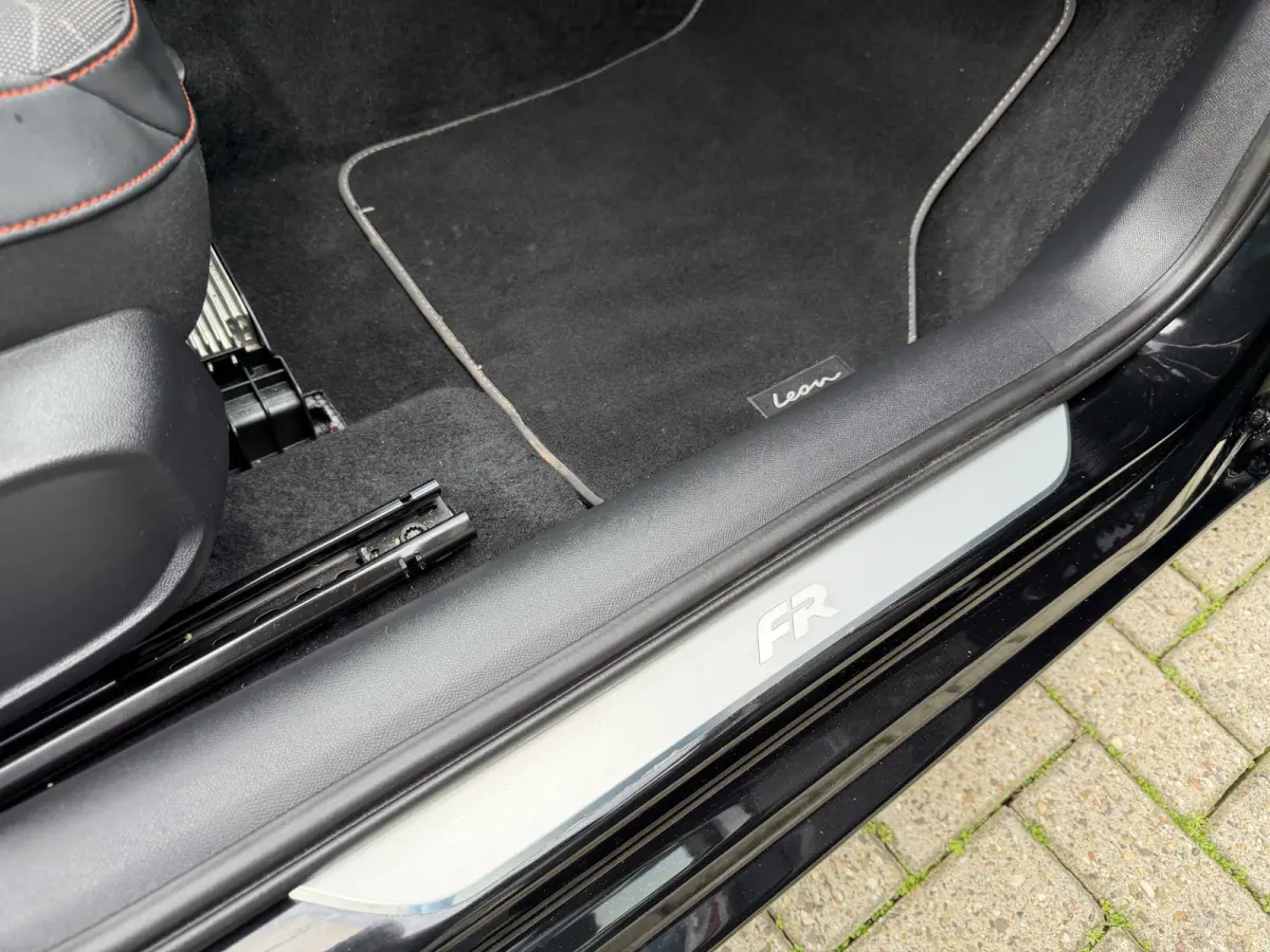 1.4 TSI eHybrid PHEV FR Business Intense PANO | Camera