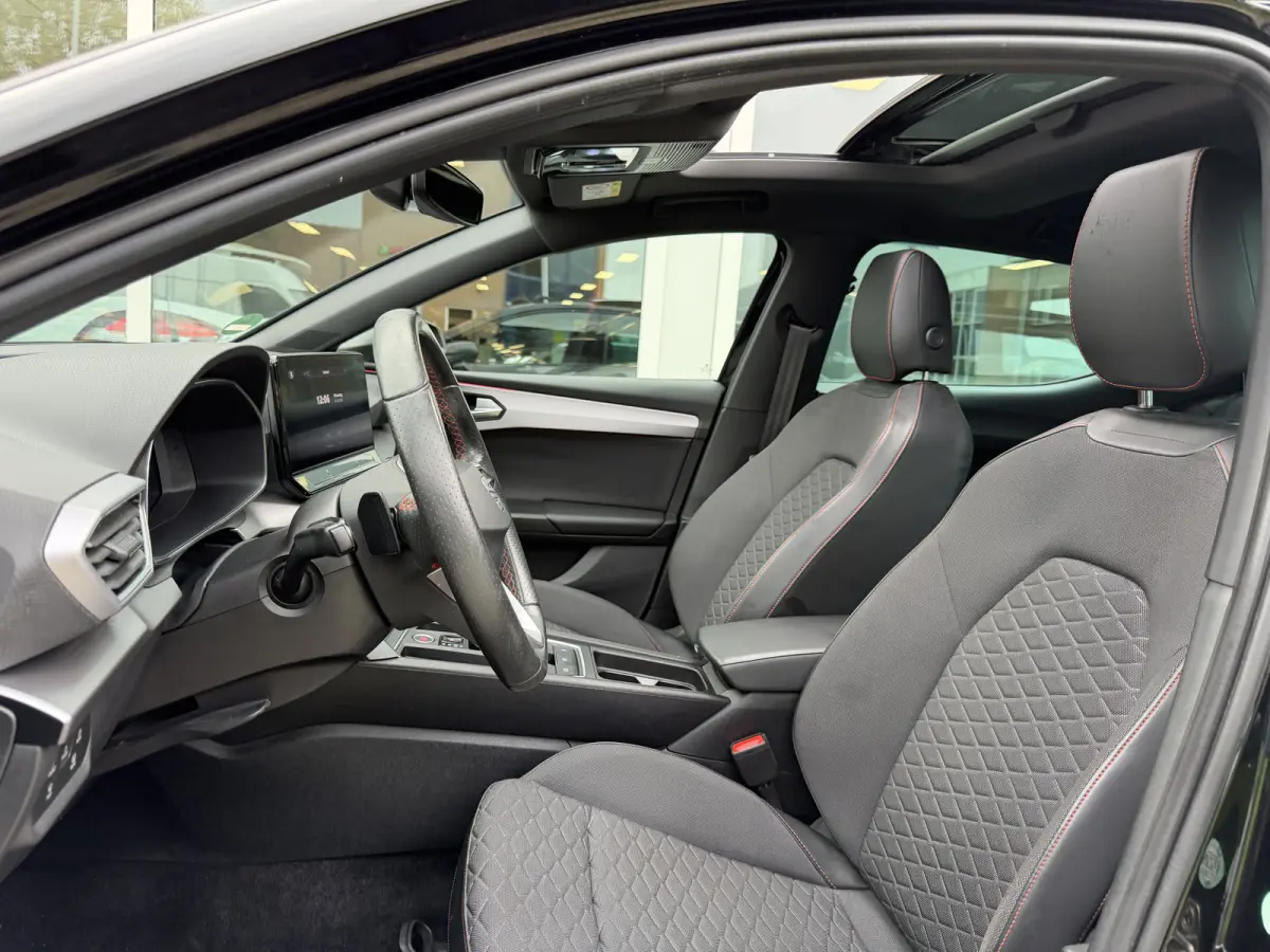 1.4 TSI eHybrid PHEV FR Business Intense PANO | Camera