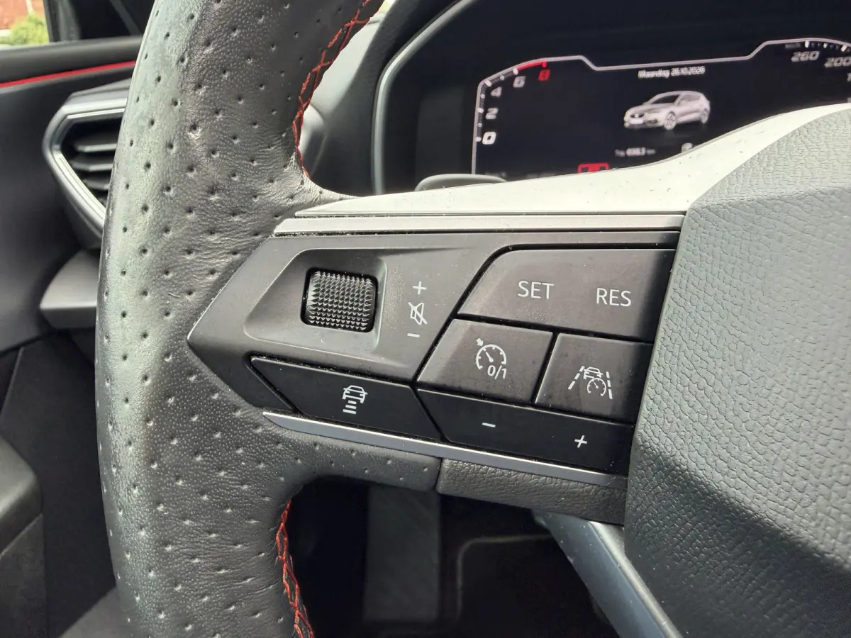 1.4 TSI eHybrid PHEV FR Business Intense PANO | Camera