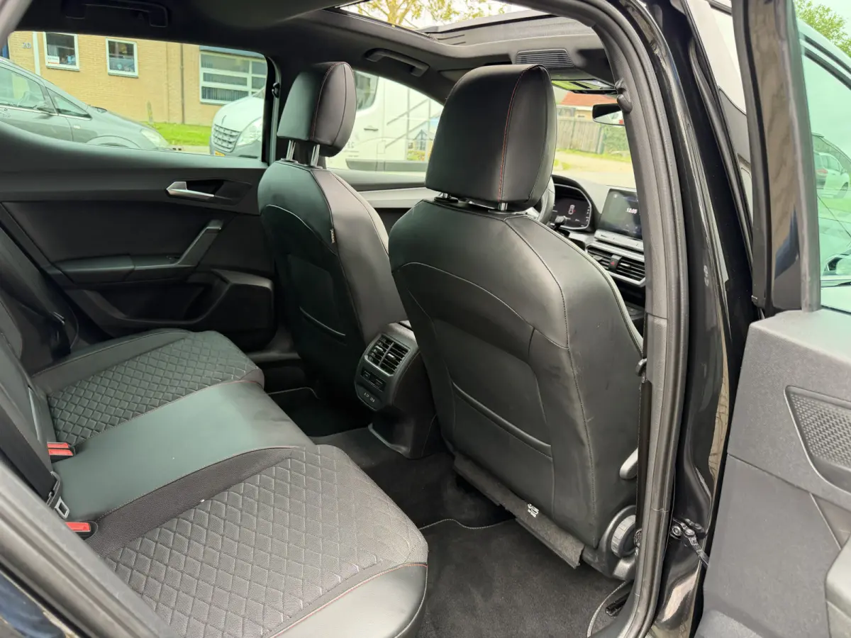 1.4 TSI eHybrid PHEV FR Business Intense PANO | Camera