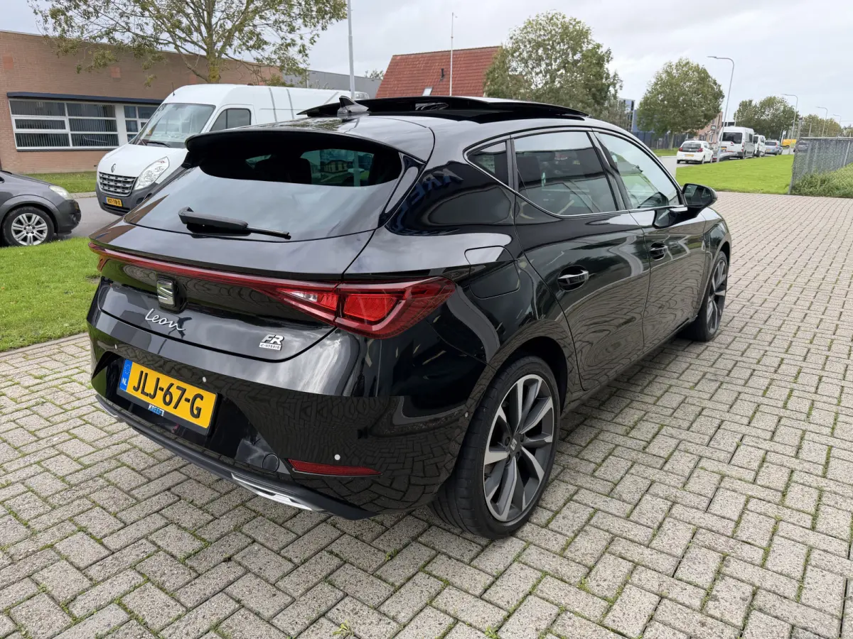 1.4 TSI eHybrid PHEV FR Business Intense PANO | Camera