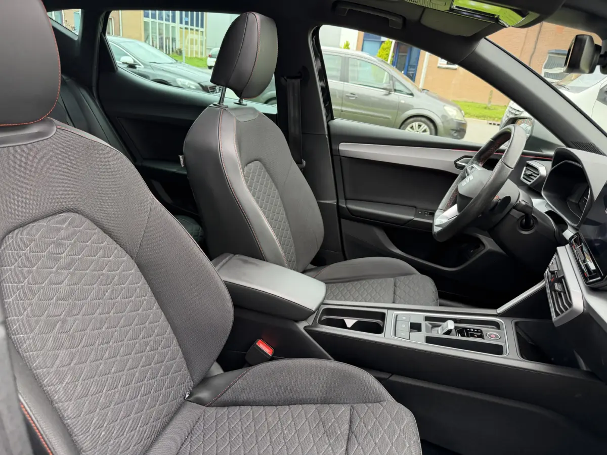 1.4 TSI eHybrid PHEV FR Business Intense PANO | Camera