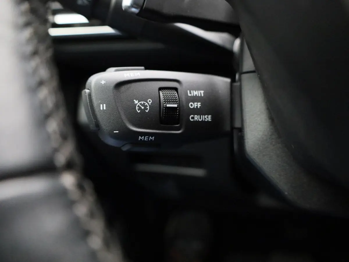 Hybrid 225 e-Auto8 Allure | Automaat | Half-Leder | Navigatie | Virtual cockpit | Cruise control | Sfeer verlichting | DAB | Elec achterklep | Stoel verwarming | Climate control | Parkeer se