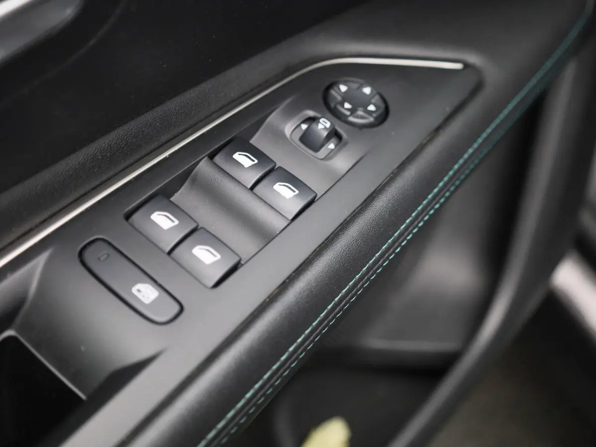 Hybrid 225 e-Auto8 Allure | Automaat | Half-Leder | Navigatie | Virtual cockpit | Cruise control | Sfeer verlichting | DAB | Elec achterklep | Stoel verwarming | Climate control | Parkeer se
