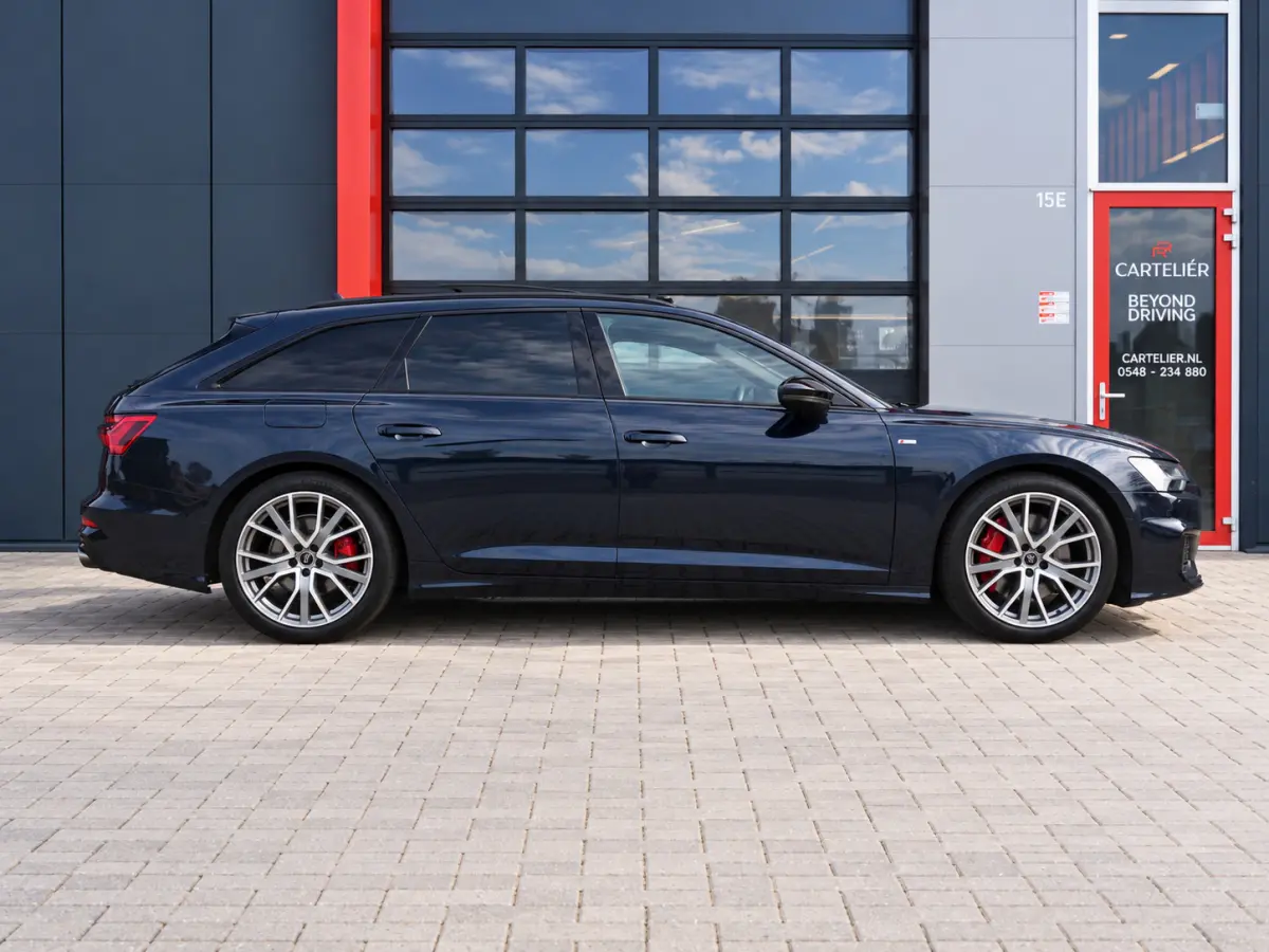 55 TFSI e S-Line Quattro Competition Firmamentblue | Pano | SOH 100% | Trekhaak | 20'' | Alcantara Leder | Stoelverwarming | Matrix Led | Digital Dash | Carplay | Grootlicht Ass | F1 Flipper
