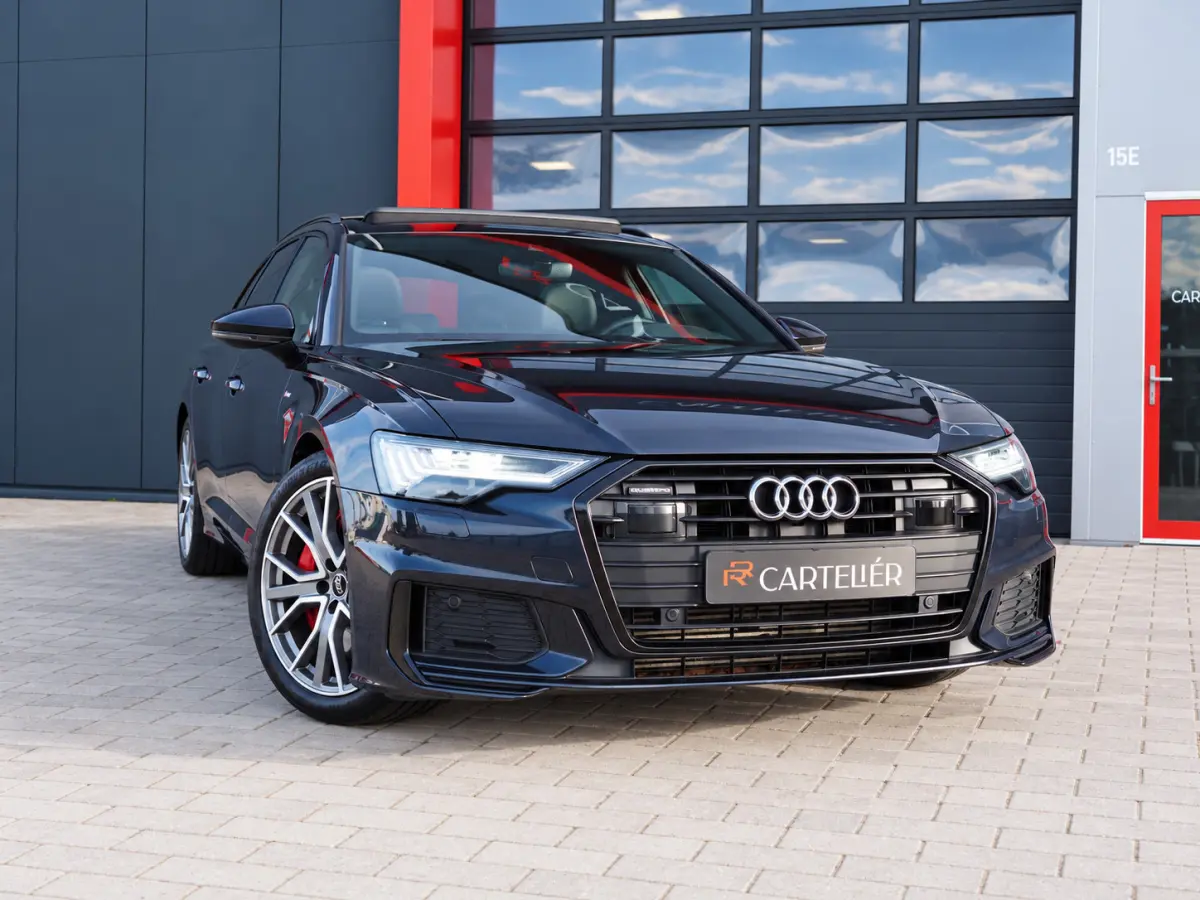 55 TFSI e S-Line Quattro Competition Firmamentblue | Pano | SOH 100% | Trekhaak | 20'' | Alcantara Leder | Stoelverwarming | Matrix Led | Digital Dash | Carplay | Grootlicht Ass | F1 Flipper
