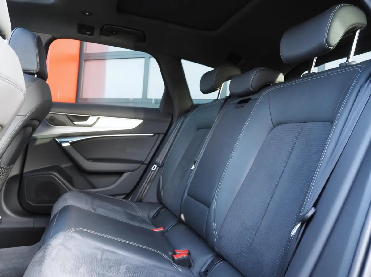 55 TFSI e S-Line Quattro Competition Firmamentblue | Pano | SOH 100% | Trekhaak | 20'' | Alcantara Leder | Stoelverwarming | Matrix Led | Digital Dash | Carplay | Grootlicht Ass | F1 Flipper