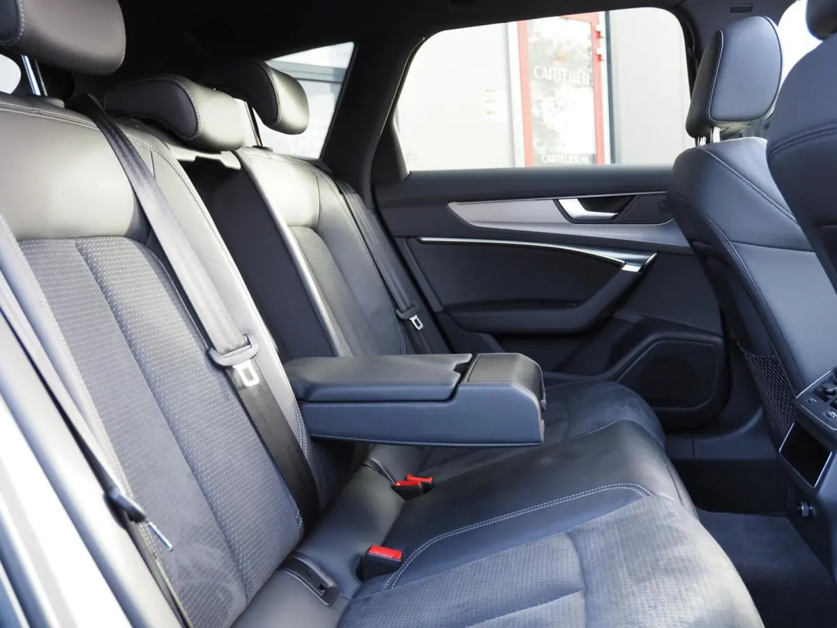 55 TFSI e S-Line Quattro Competition Firmamentblue | Pano | SOH 100% | Trekhaak | 20'' | Alcantara Leder | Stoelverwarming | Matrix Led | Digital Dash | Carplay | Grootlicht Ass | F1 Flipper
