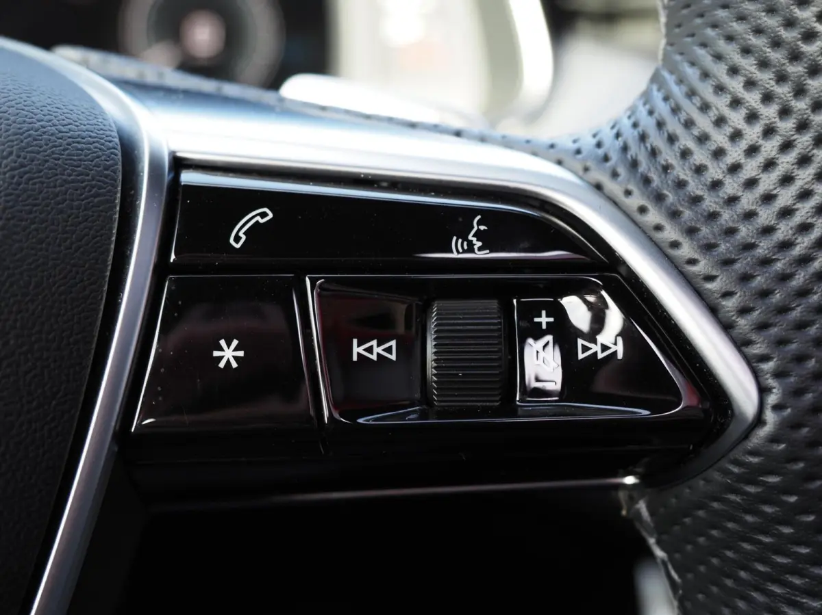 55 TFSI e S-Line Quattro Competition Firmamentblue | Pano | SOH 100% | Trekhaak | 20'' | Alcantara Leder | Stoelverwarming | Matrix Led | Digital Dash | Carplay | Grootlicht Ass | F1 Flipper