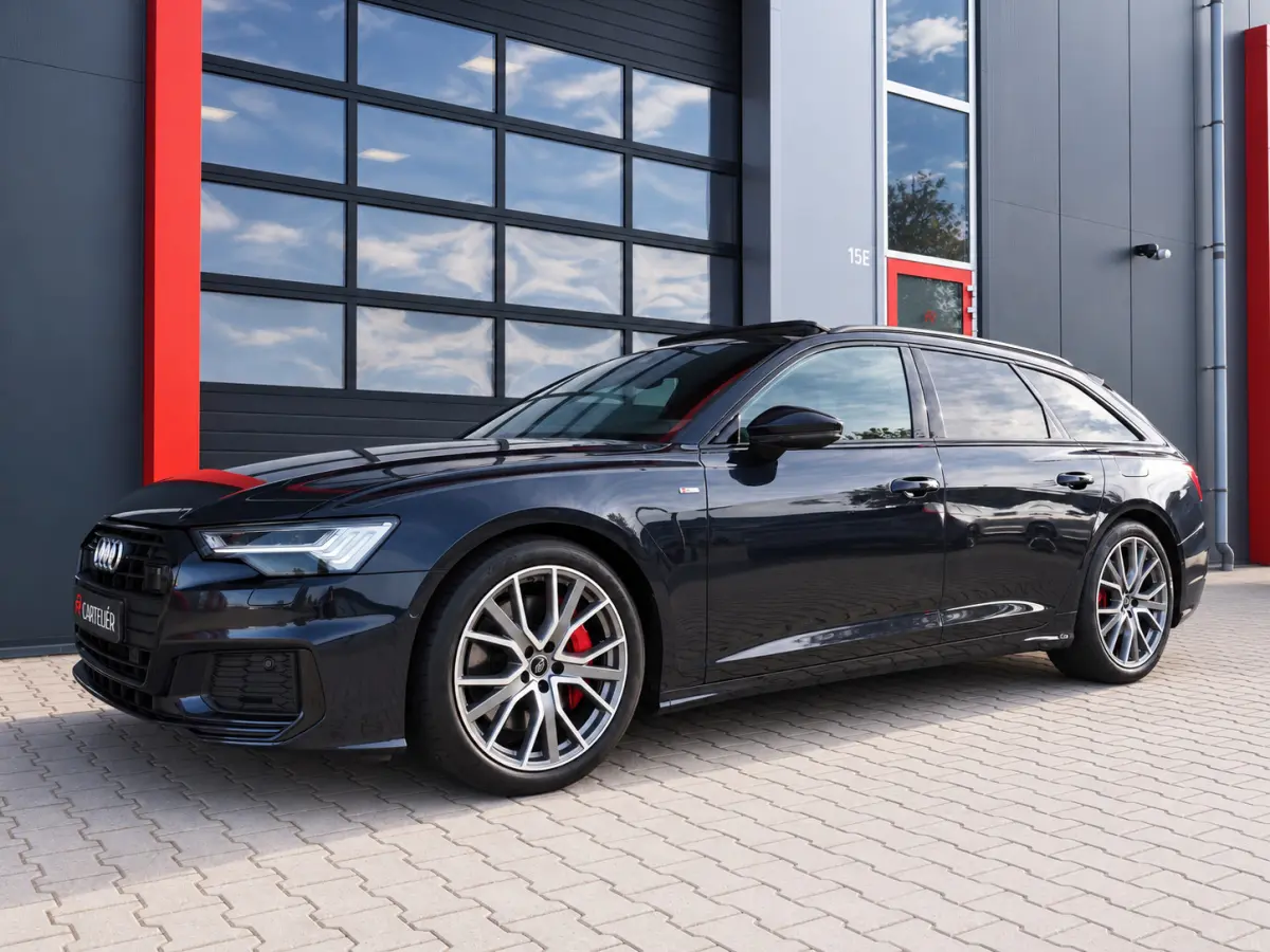 55 TFSI e S-Line Quattro Competition Firmamentblue | Pano | SOH 100% | Trekhaak | 20'' | Alcantara Leder | Stoelverwarming | Matrix Led | Digital Dash | Carplay | Grootlicht Ass | F1 Flipper